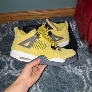 Jordan 4 lightning size 7 men's